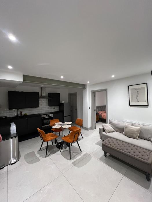 Charming 1 Bedroom Apartment with Garden