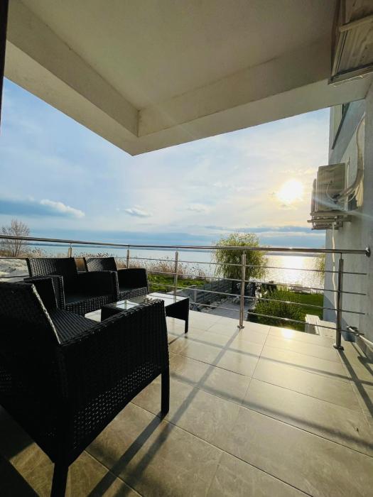 RoApart- Sunset Dream Apartament 2 dormitoare vedere lac si parcare