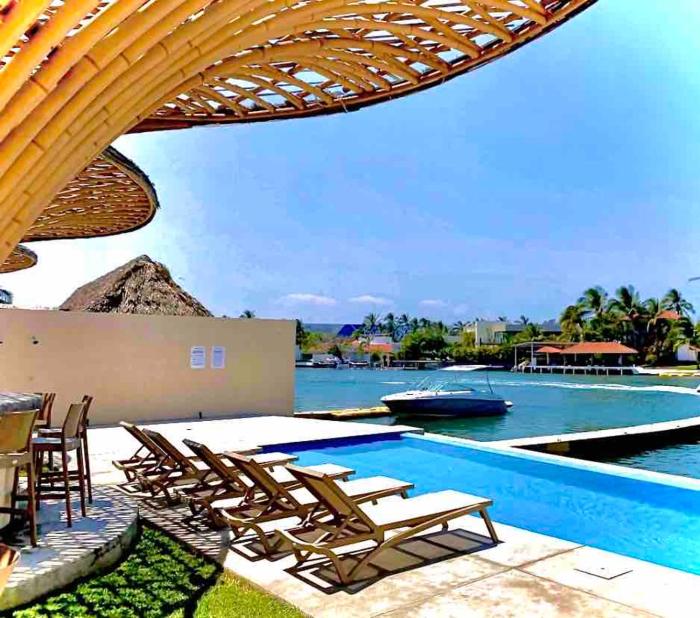 Departamento para 6 vista al mar con alberca y embarcadero