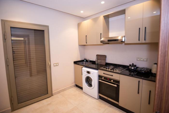 Luxury 2-Bedroom Apartment with Balcony - Heart of Gueliz