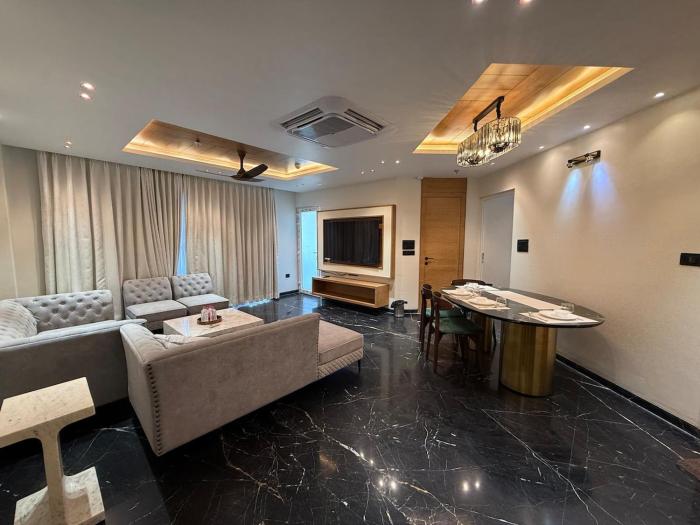 Signature Suite By The Lazy Host