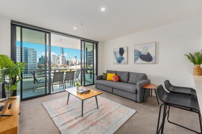 Stunning City Views, King Beds, Gym, Pool, Parking