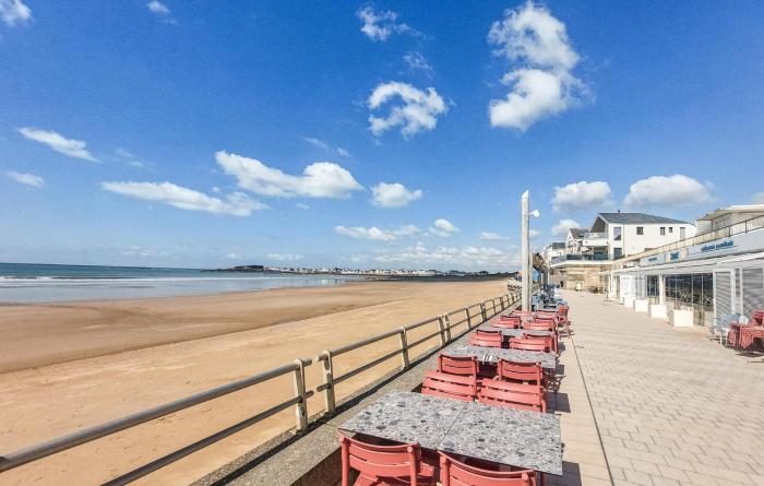 Stunning Apartment In Saint-Gilles-Croix-De-