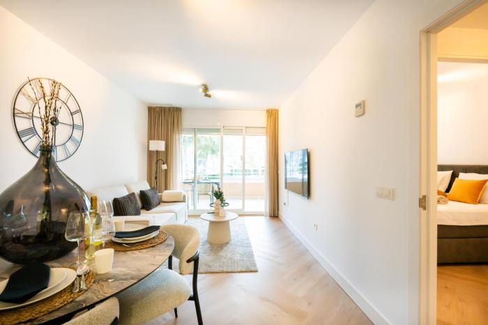 ApoloXIX between beach and harbour