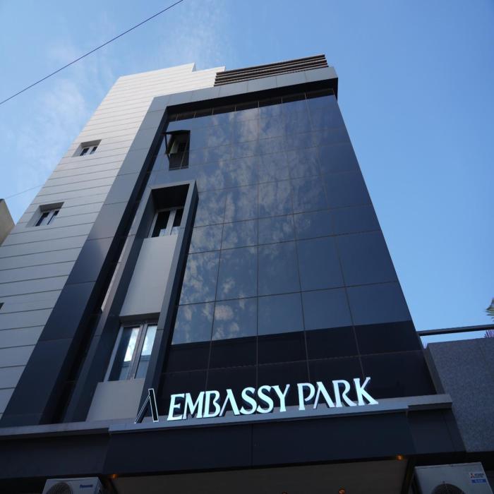 EMBASSY PARK - Near US consulate, Apollo hospital, Sankaranethralaya