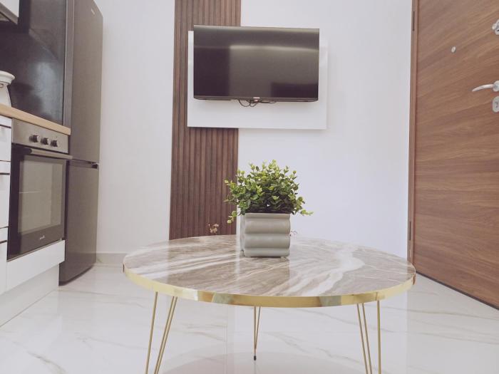 Marilectra Urban Stay Right across Metro Station