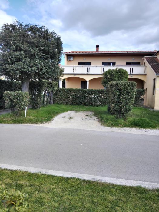 Apartment Tome - room with bathroom and separate kitchen