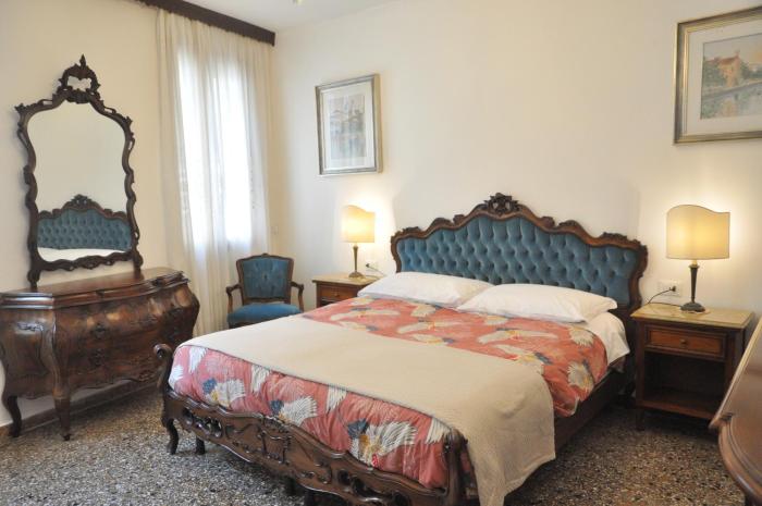 Corte Formenta Apartment - Canal view 5 minutes from Biennale