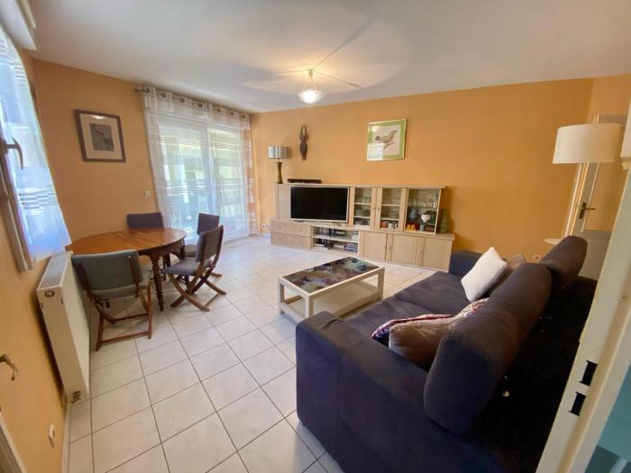 Spacieux T2 au Rives du Lez, Parking, proche Gares et Centre ville