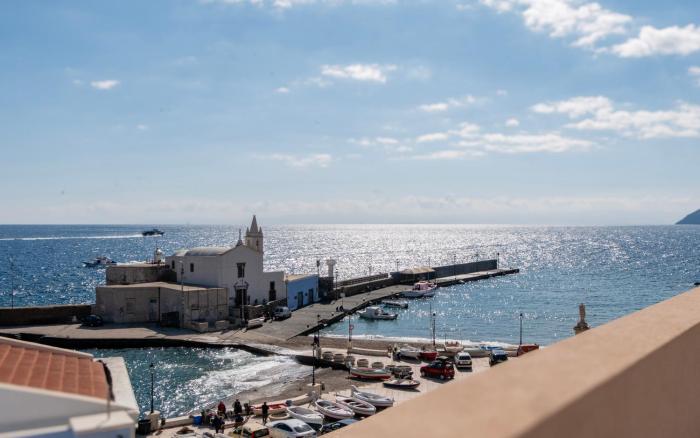 Marina Palace Apartments & Terrace