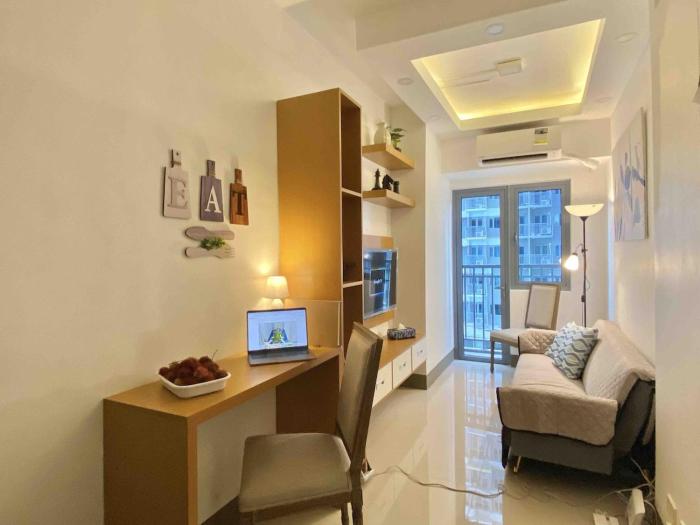 Sleek 1 BR APT at FAME Residences with Balcony