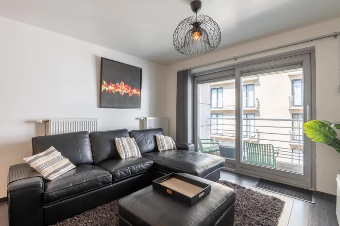 Perfectly situated 2BR apartment near the beach