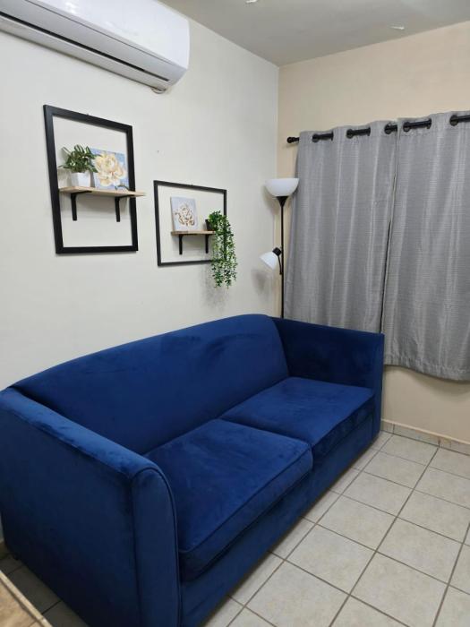 Blue House - Sleeps 5 - Near Hermosa Beach