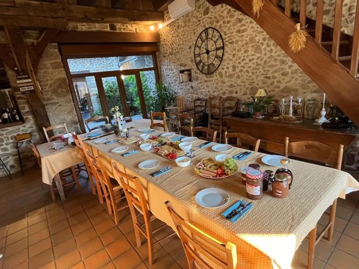 Maison Périgourdine 14 personnes avec piscine