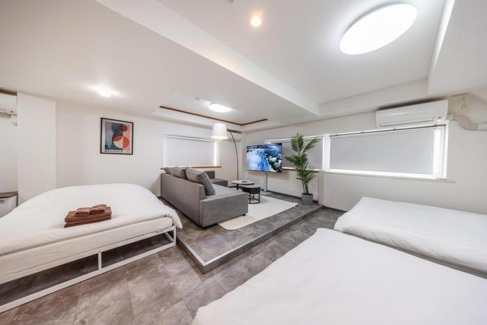 R301-Shinjuku 13 min Maximum 8 people 60 sqm Roppongi, Tsukiji direct access Full renovation 7 min walk from Ochiai Minami-Nagasaki Station