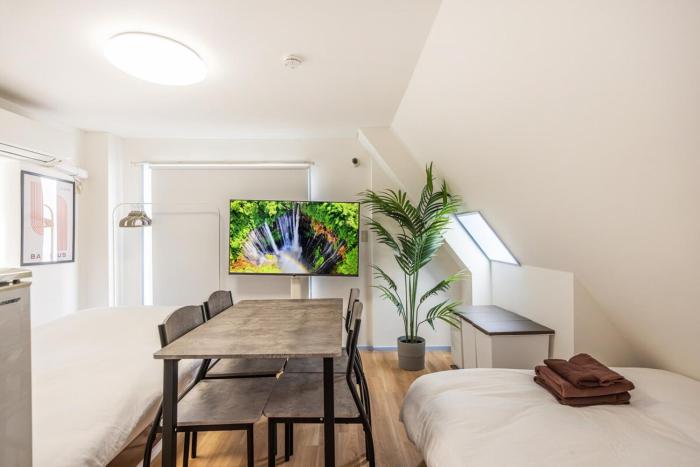 R401-Shinjuku 13 minutes Maximum 4 people 30 square meters Full renovation Roppongi and Tsukiji direct access Family group best 7 minutes from Ochiai Minami-Nagasaki Station