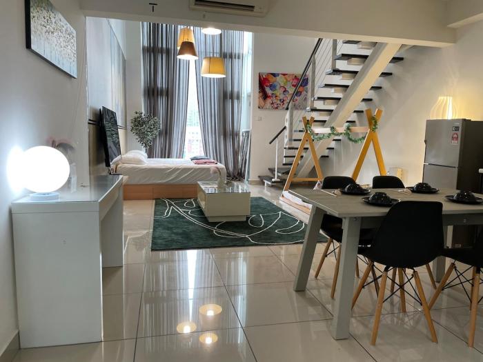 Airy King bed Decohome