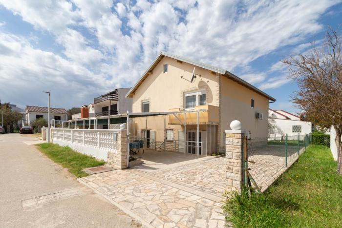 Apartments Libertas near Queen Beach- By TA Leut Agency