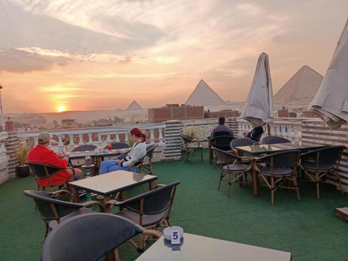 Giza pyramids Star Inn