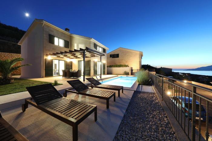 Mediterranean villa with pool, beach, panoramic view - by TRAVELER tourist agency Krk - ID 2509