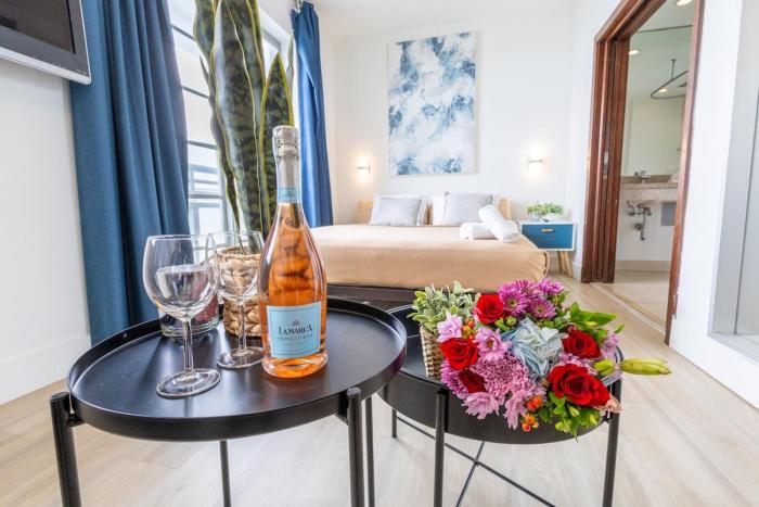 Studio with rooftop pool on Ocean Dr B303