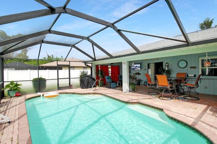 Enjoy Family Fun In This 2BR 2BA Englewood Pool Home