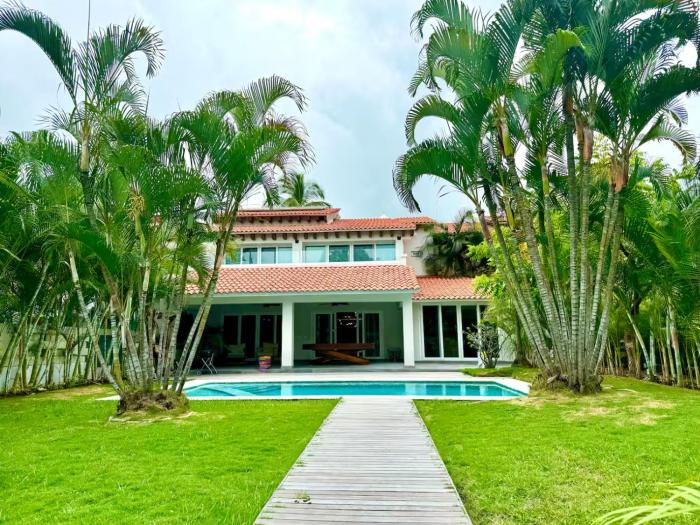 Marina Vallarta Golf and Pool