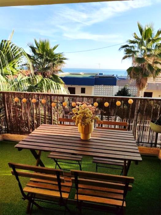 Apartamento segunda línea piscina frente al mar