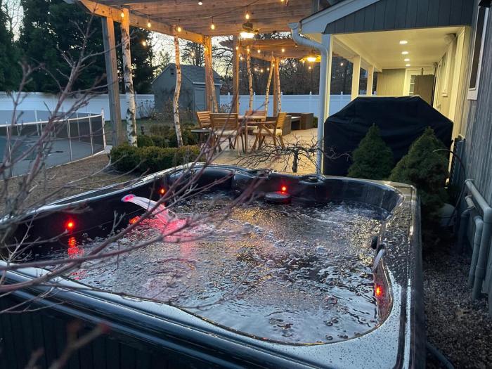 Villa Luz- Cozy Family Home with Jacuzzi year-round & heated pool in summer