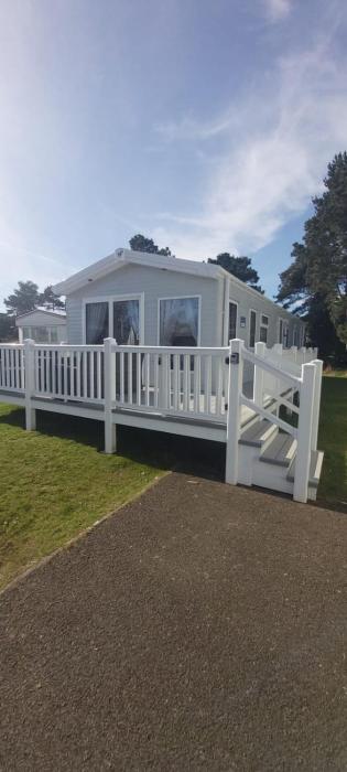 Exclusive Gold 3 Bed Luxury Caravan