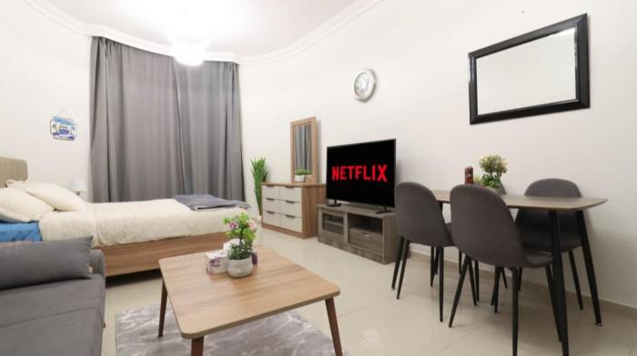 Elegant Studio Near Burj Khalifa Pool and Gym