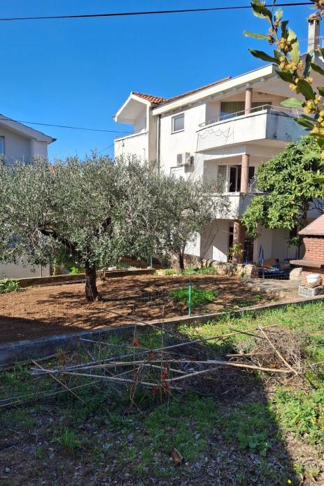 Apartments with parking space Sveti Filip i Jakov, Biograd - 24057