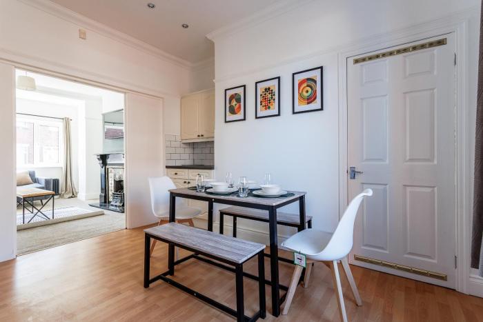 Modern 3-bed House Parking & Family & Friends