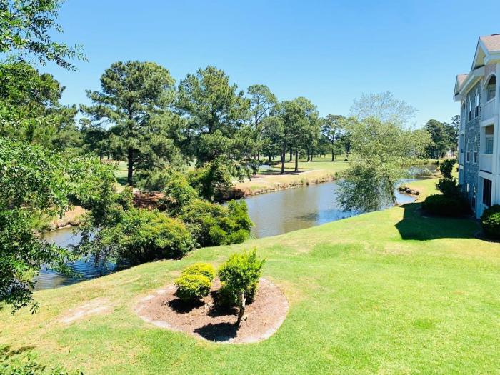 Pond view beautiful apartment at Magnolia Place