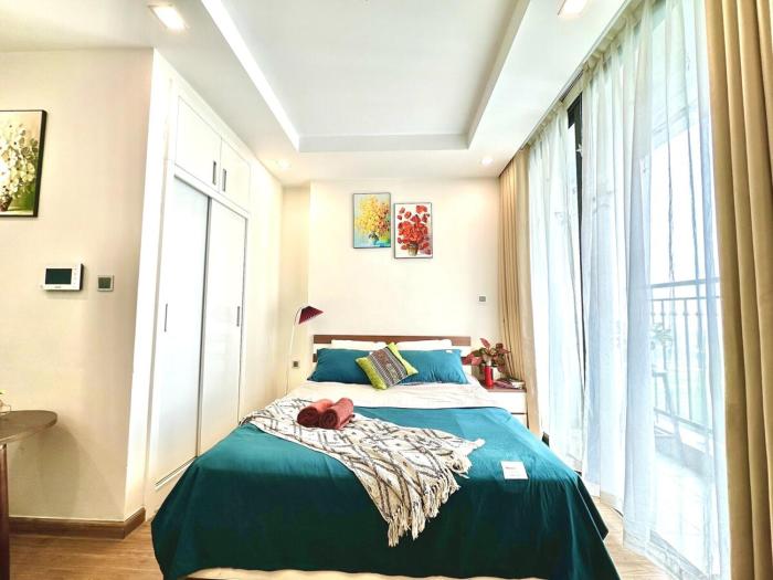 Walking Lake, Pool, Gym, Tennis & Volleyball Yard Delux Studio Apt