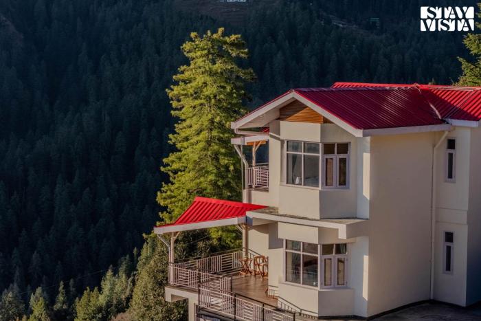 StayVista at Saraiya House with Bonfire & WiFi