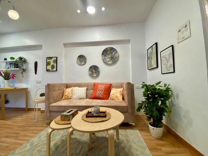 Dom Lucia 201 Quiet and Cozy 1 BHK Bandra Ocean Side WIFI