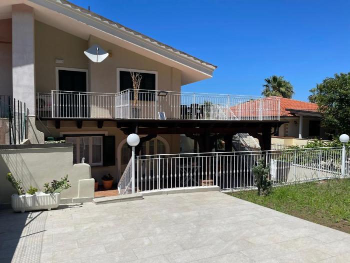 Luxury Seafront Villa with Private Beach Acces
