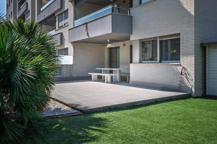 AT187 Ground floor, garden and pool near the beach