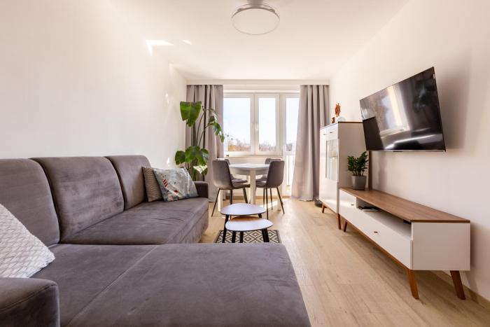 Wejhera Beige Chic Apartment by BookingHost