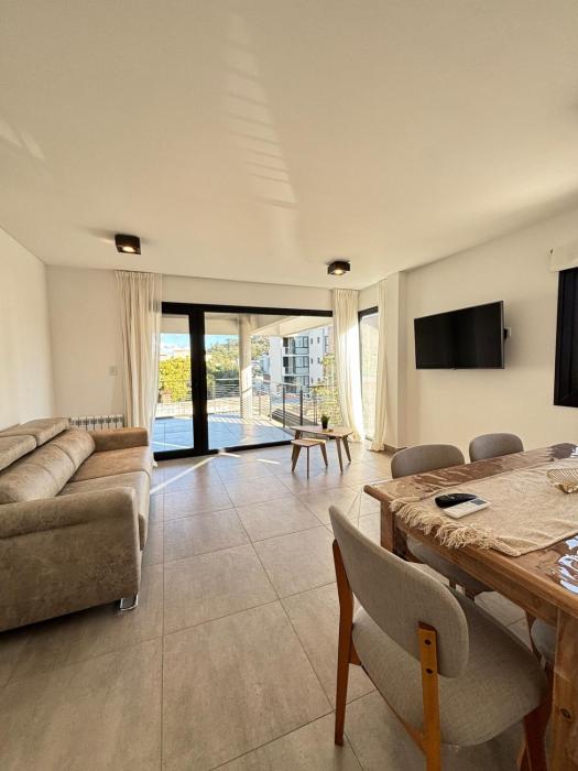 Depto céntrico de calidad con parrilla y cochera