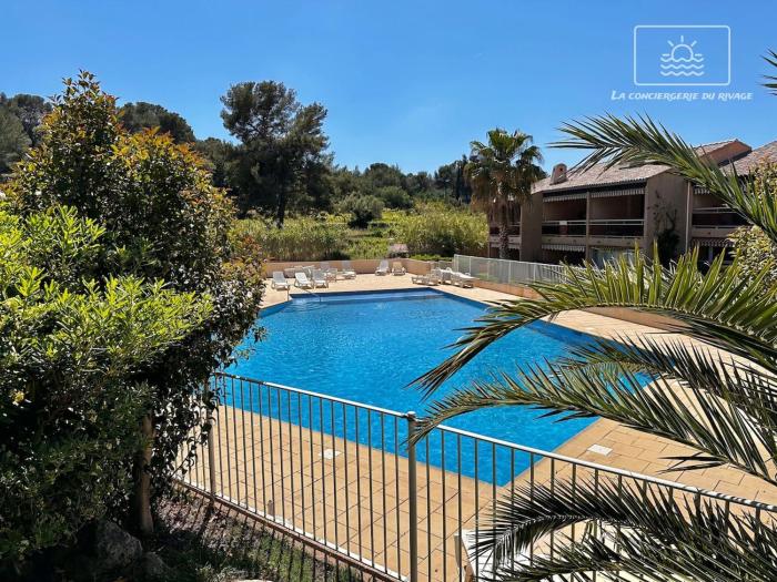 Hortensia Régence Park Swimming pool Beach 300 m away