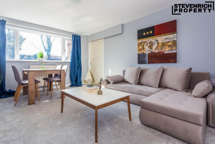 Group-Friendly Stylish Flat with Wifi, sleeps 3