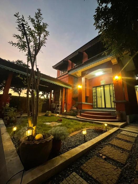 Relaxing Home in the Garden with Shuttle & Long Stay