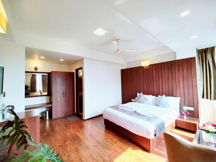 Jostel Dream Glory Hotel and Bar - Near MG Marg