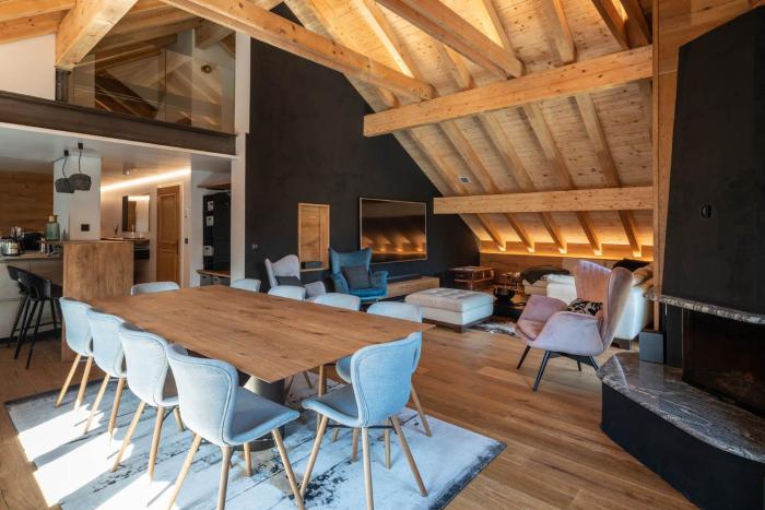 Central, Luxury, Chalet-Style Penthouse Apartment