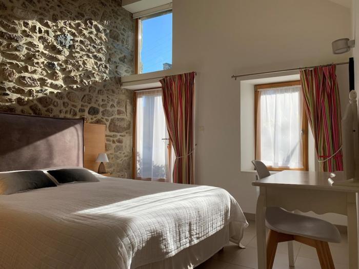 beautiful renovated farmhouse Le Cellier