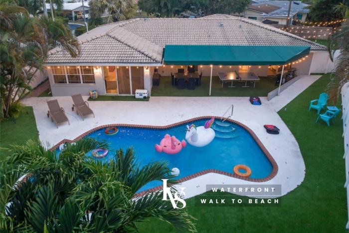 Casa Deporte-Steps to Beach with Heated Pool & Backyard Fun