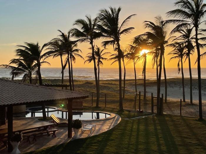 Casa pé na areia, com 5 quartos