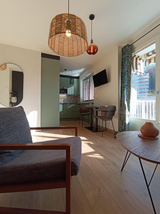 Meublé 3 étoiles - PISCINE- BALCON - TENNIS